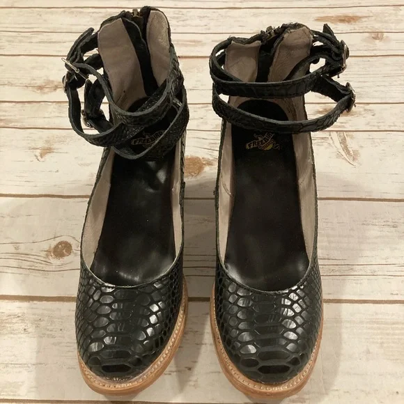 Freebird By Steven Randi Black Embossed Snake Skin Heel Size 8 - Picture 6 of 10